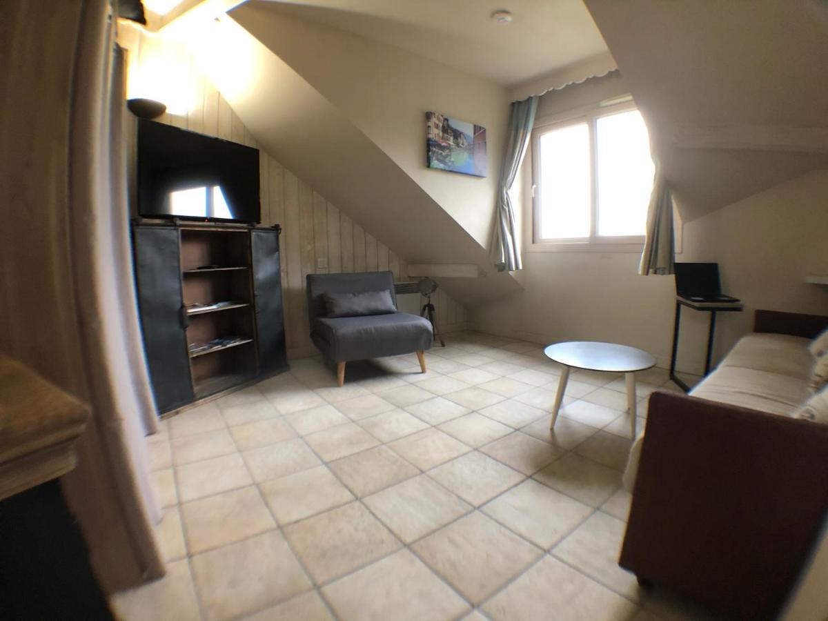 Logement Atypique Avec Vue Unique Panoramique Sur Le Lac D'Annecy, Dans Une Residence Avec Plage Et Ponton Privee Sur La Commune De Duingt Ngoại thất bức ảnh