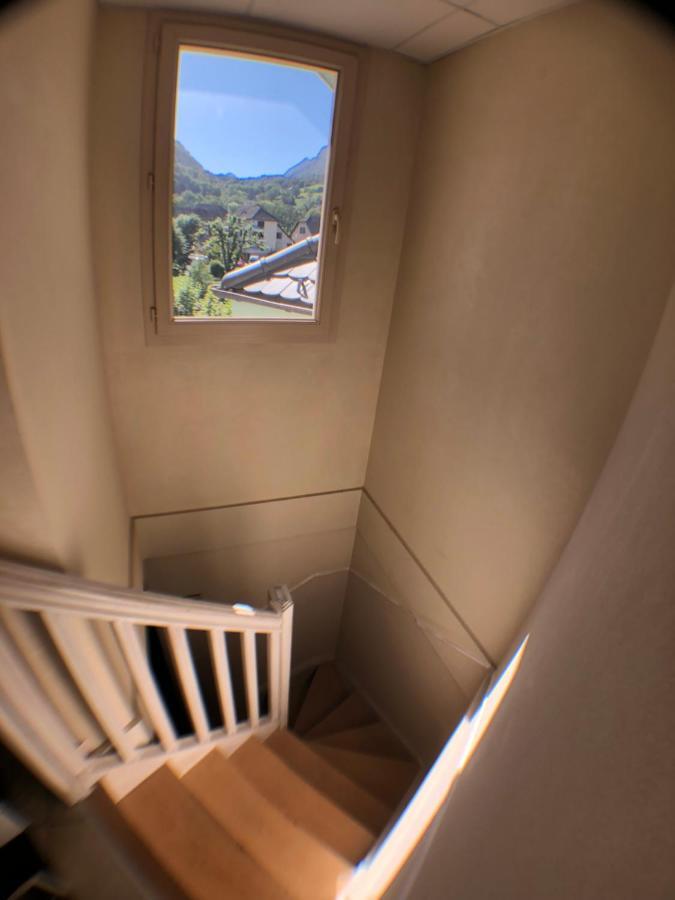Logement Atypique Avec Vue Unique Panoramique Sur Le Lac D'Annecy, Dans Une Residence Avec Plage Et Ponton Privee Sur La Commune De Duingt Ngoại thất bức ảnh